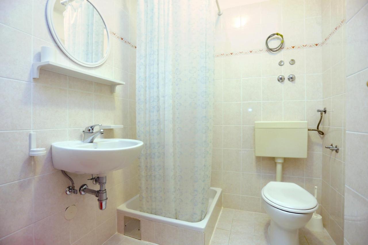 Family Friendly Seaside Apartments Razanj, Rogoznica - 10373 Exterior photo