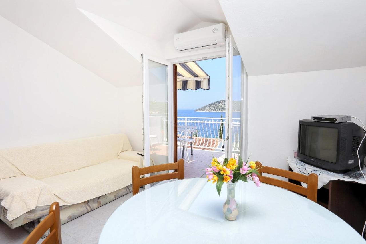 Family Friendly Seaside Apartments Razanj, Rogoznica - 10373 Exterior photo